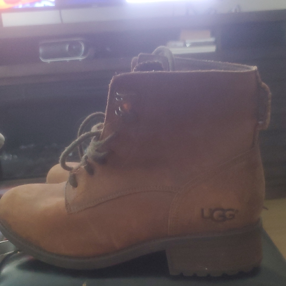 UGG Denhali Preowned Boots (8)